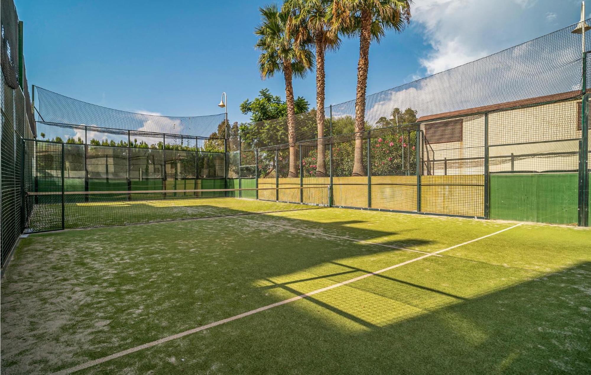 Awesome apartment in Motril with Outdoor swimming pool, WiFi&2 Bedrooms Buitenkant foto
